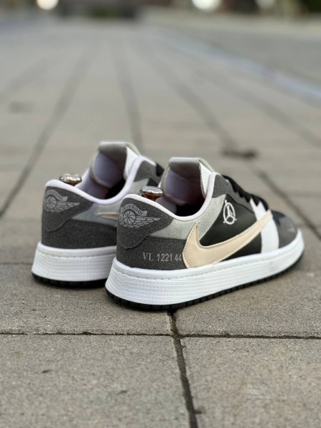 کتونی جردن ترویس